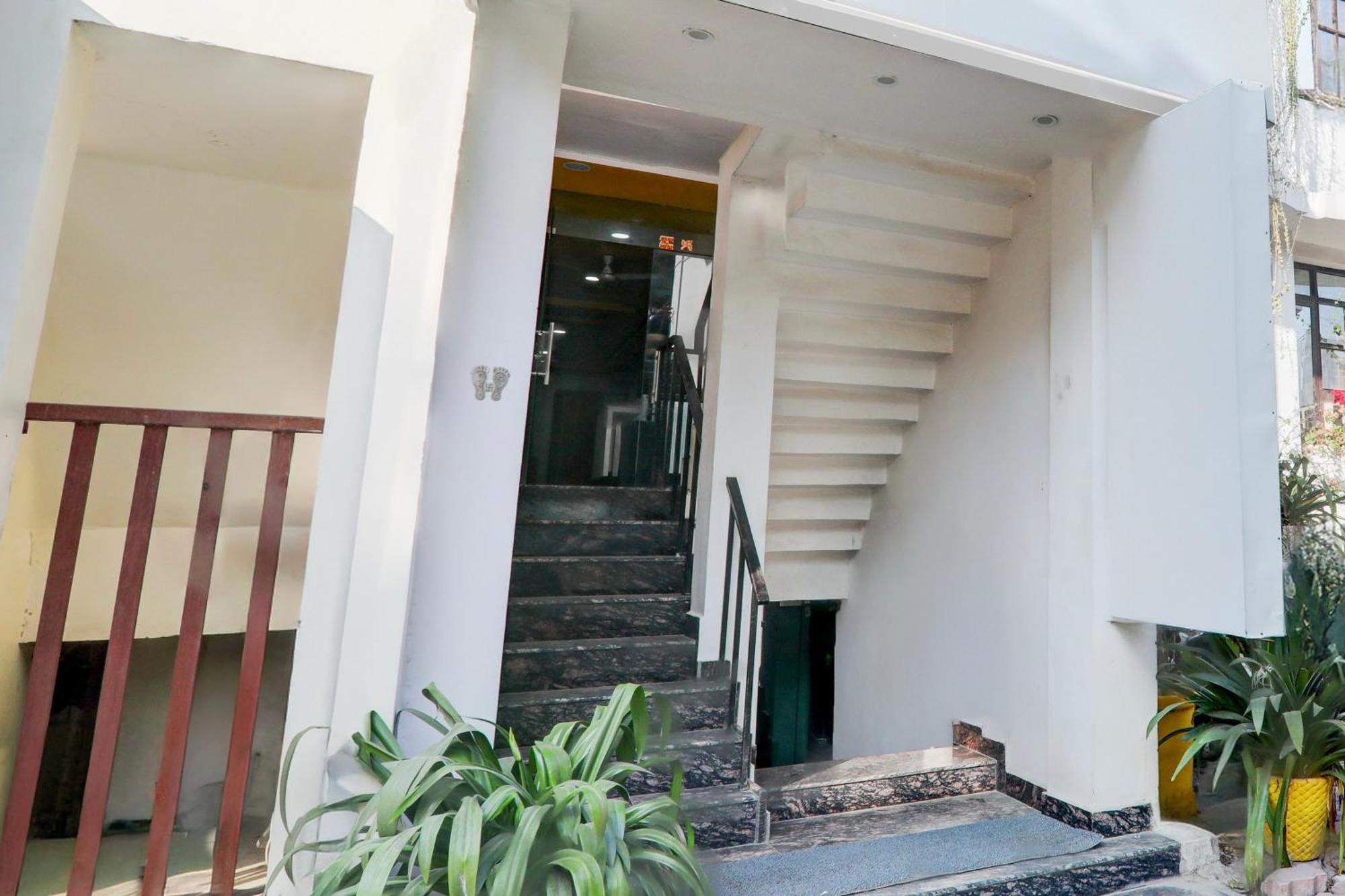 Super Hotel O Insaf Nagar Munshipuliya Formerly Vibrant Chinhat Ngoại thất bức ảnh