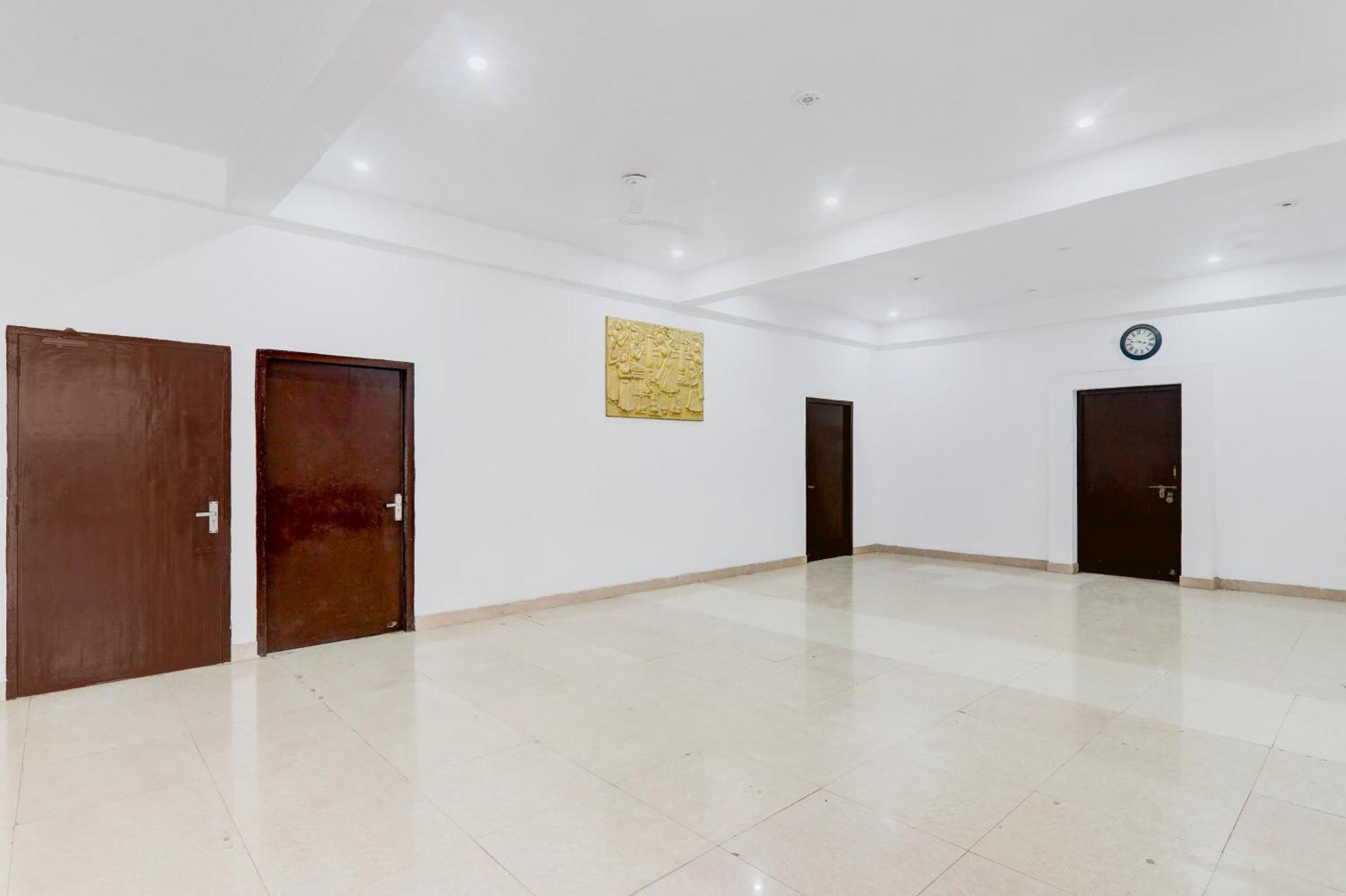 Super Hotel O Insaf Nagar Munshipuliya Formerly Vibrant Chinhat Ngoại thất bức ảnh