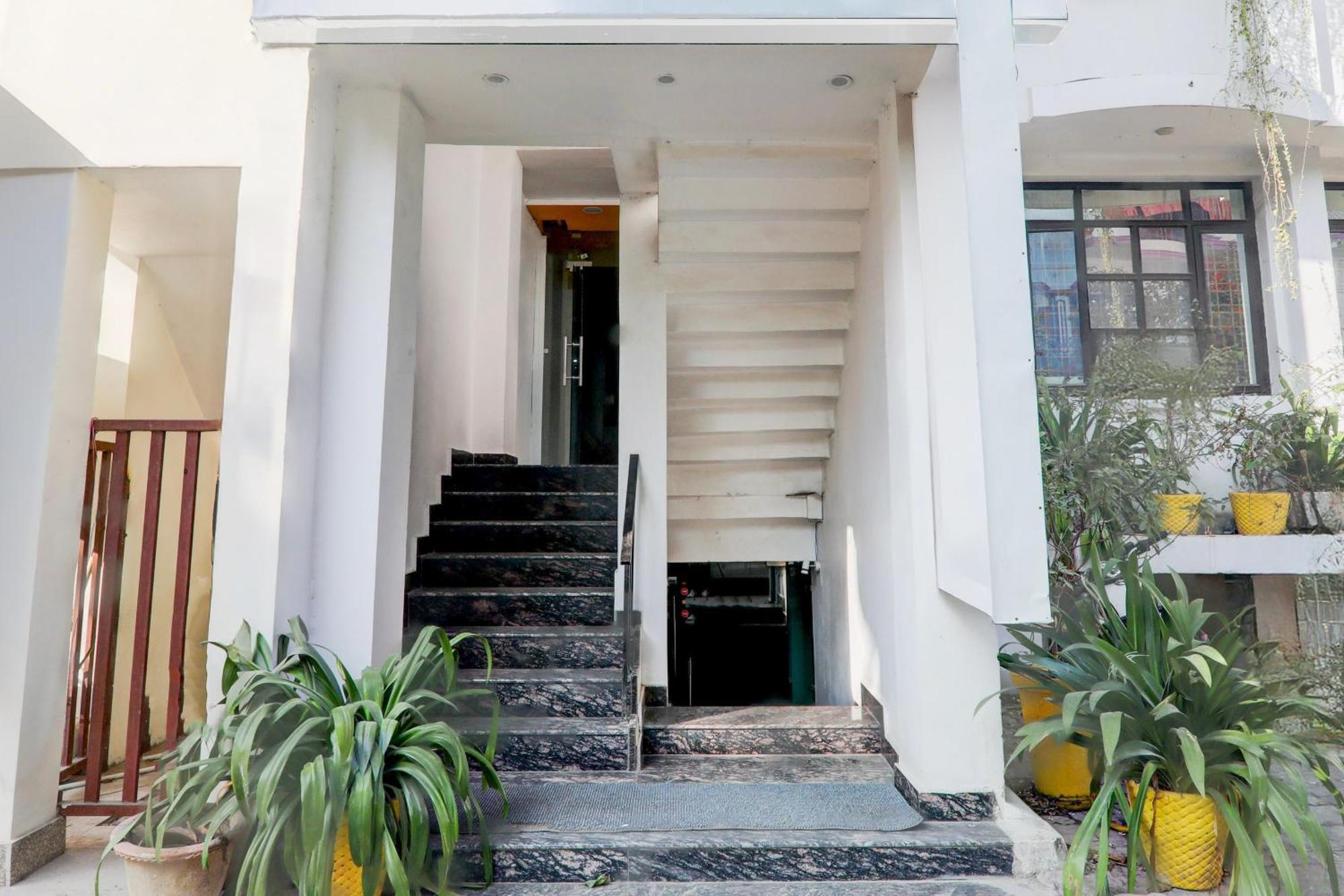 Super Hotel O Insaf Nagar Munshipuliya Formerly Vibrant Chinhat Ngoại thất bức ảnh